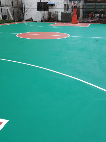 长阳 球场长期使用易出现地面开裂